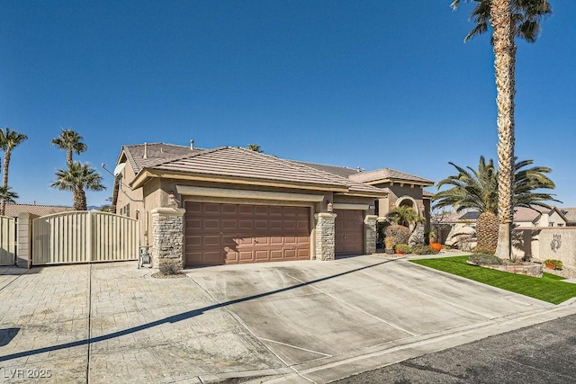 view of front facade featuring a garage