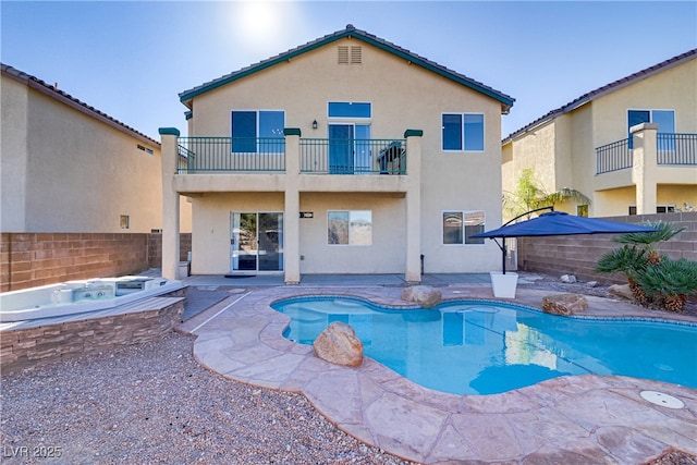 view of pool with an in ground hot tub and a patio area