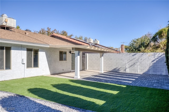 view of yard featuring a patio