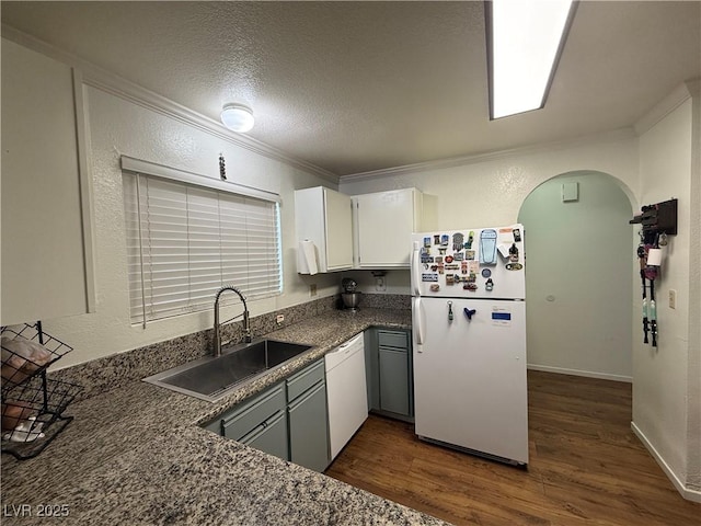 kitchen with sink, white cabinetry, crown molding, dark hardwood / wood-style flooring, and white appliances