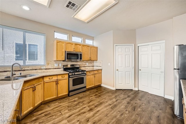 kitchen featuring stainless steel appliances, tasteful backsplash, sink, and dark hardwood / wood-style floors