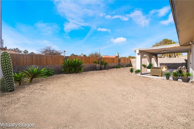 view of yard featuring a patio area