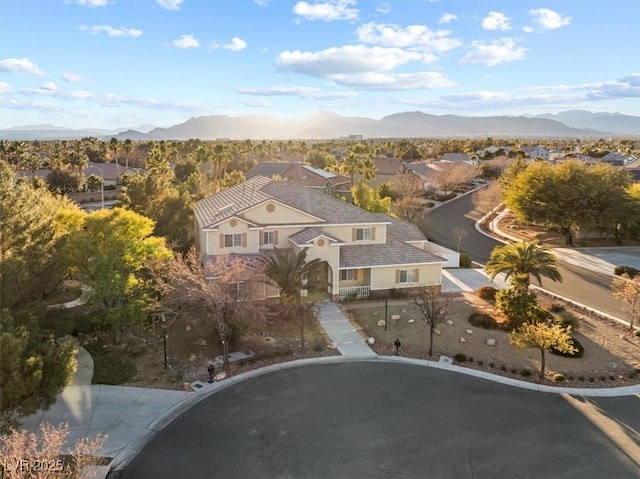 birds eye view of property featuring a mountain view