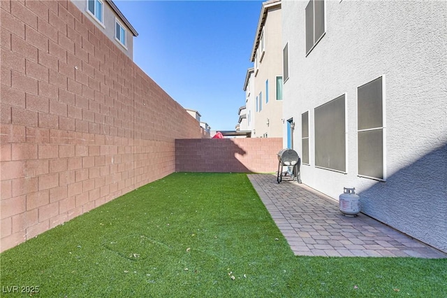 view of yard with a patio