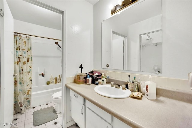 full bathroom featuring tile patterned floors, toilet, vanity, shower / bath combo with shower curtain, and decorative backsplash