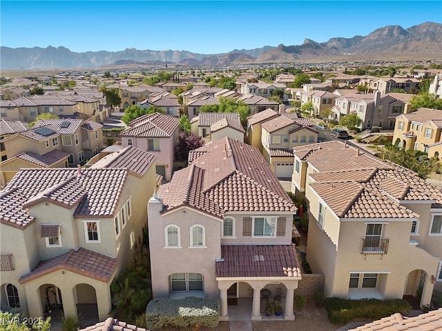 birds eye view of property featuring a mountain view