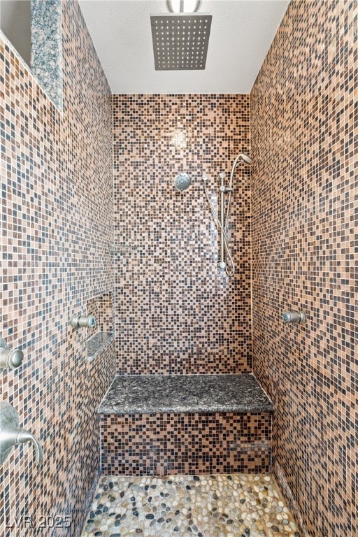 bathroom featuring a tile shower