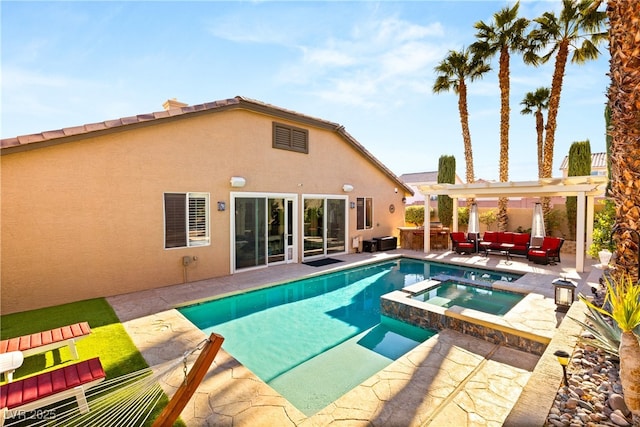 view of swimming pool featuring an in ground hot tub, an outdoor hangout area, a patio area, and a pergola