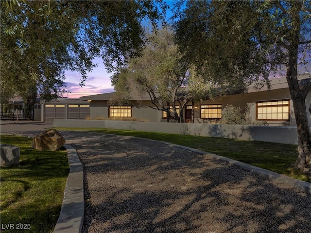 view of front of house featuring a yard