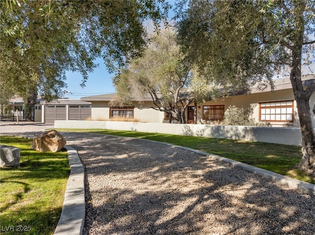 view of front of property with a front yard