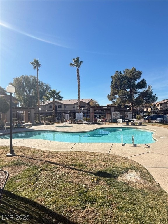 view of swimming pool