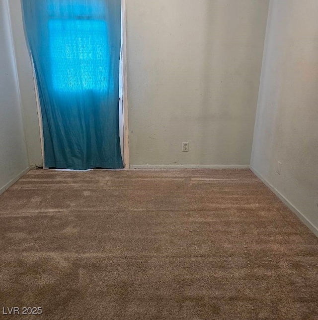 unfurnished room with carpet