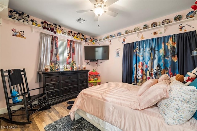 bedroom featuring light hardwood / wood-style flooring and ceiling fan