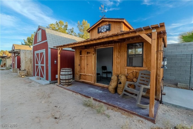 rear view of house featuring a storage unit