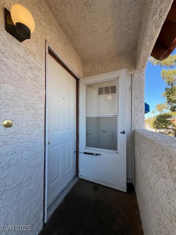 entrance to property featuring a balcony