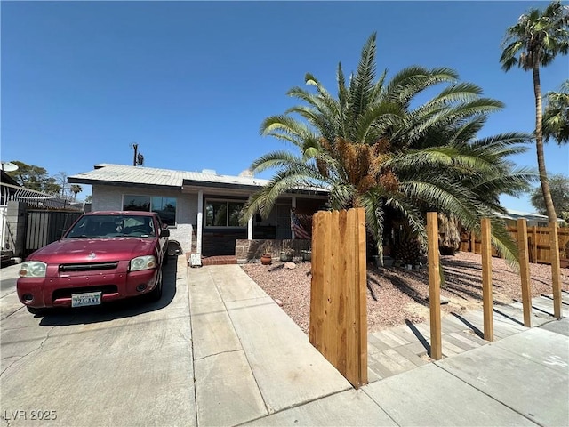 view of front of property