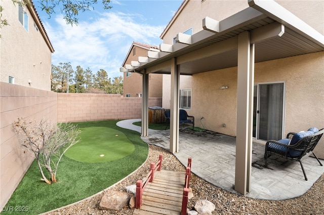 view of yard featuring a patio area