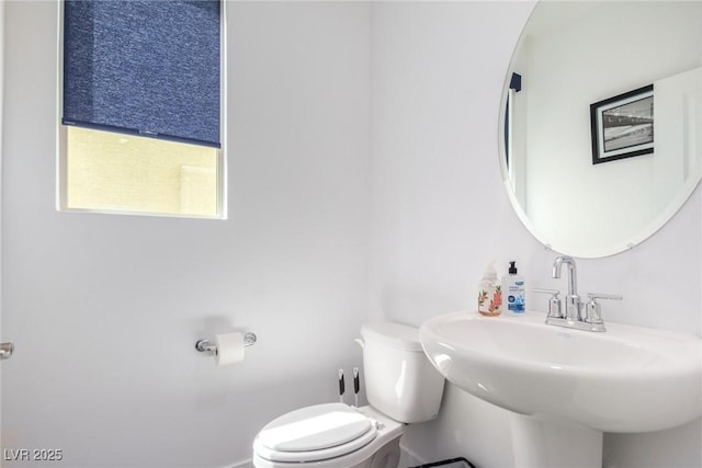 bathroom featuring toilet and sink