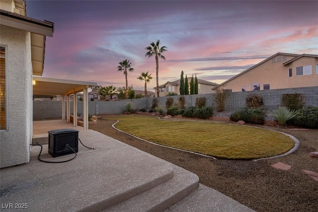 view of yard featuring a patio area