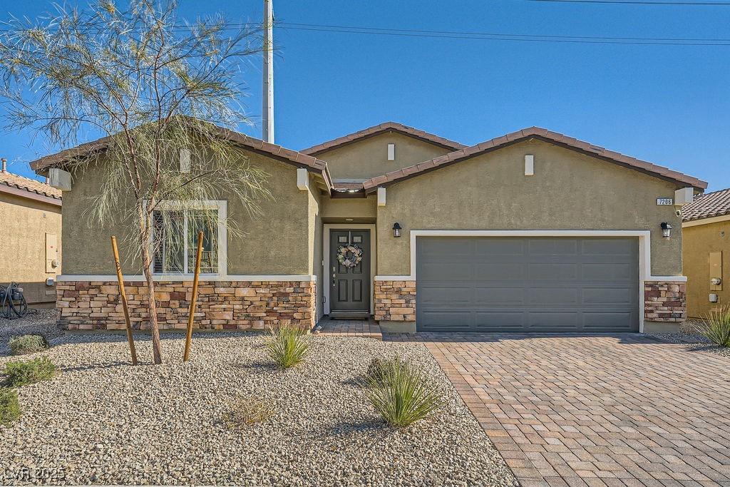 view of front of property featuring a garage