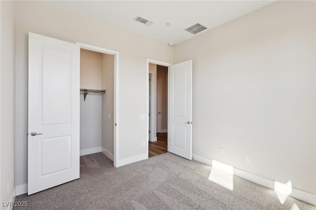 unfurnished bedroom with carpet flooring and a closet