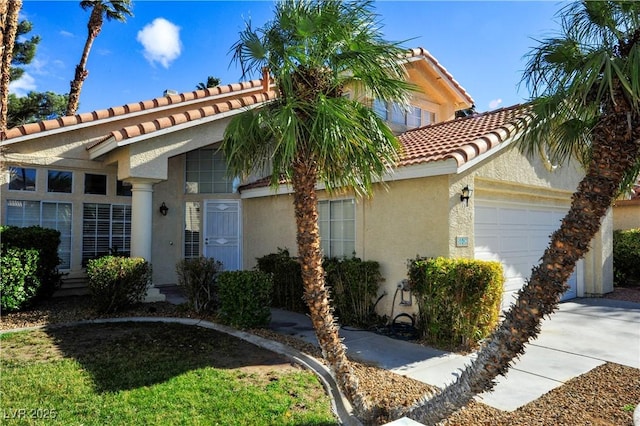 view of front facade featuring a garage