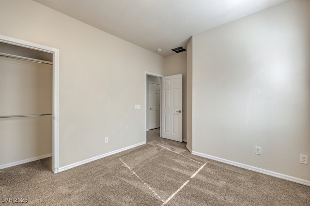 unfurnished bedroom with carpet flooring and a closet