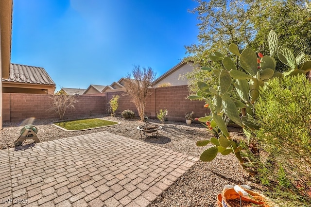 view of patio with an outdoor fire pit