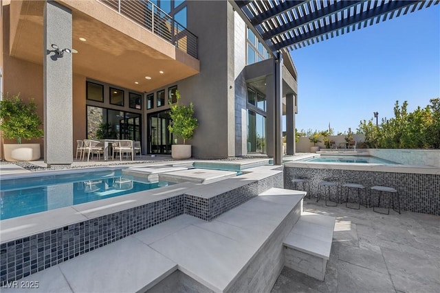 view of pool featuring an in ground hot tub, a pergola, and a patio area