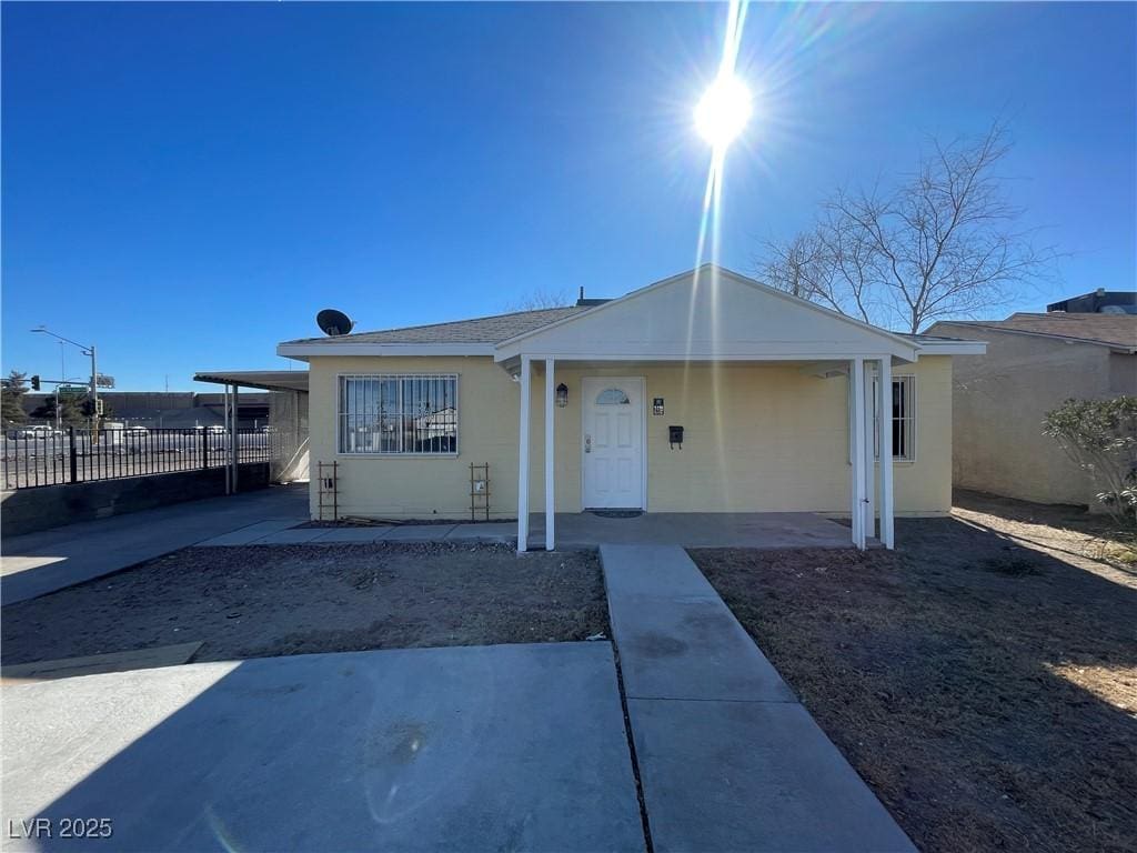 view of front facade with a carport