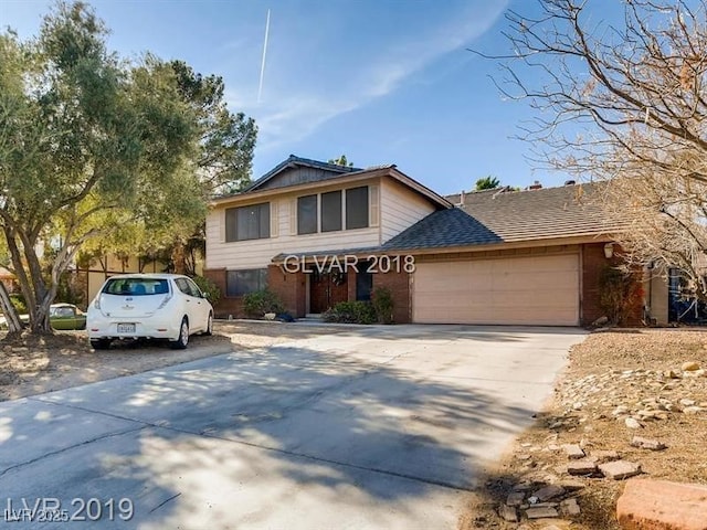 view of front property featuring a garage