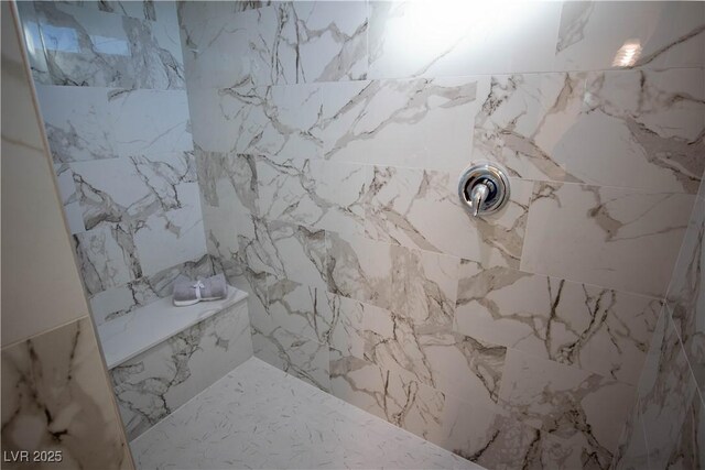 full bathroom featuring a tile shower