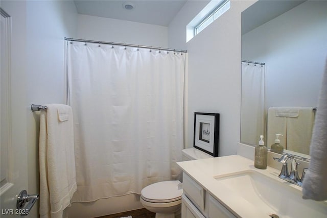 full bathroom with shower / tub combo with curtain, vanity, and toilet