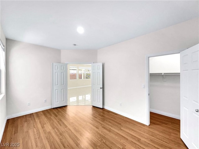 unfurnished bedroom featuring light wood-type flooring and a closet