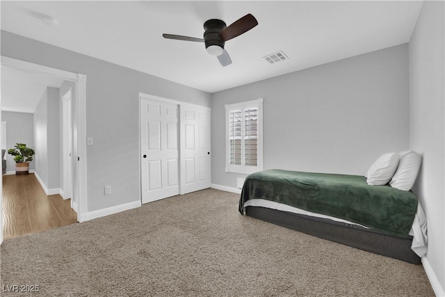 bedroom with carpet flooring, ceiling fan, and a closet