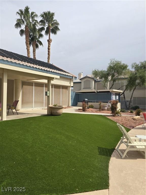 view of yard featuring a patio area