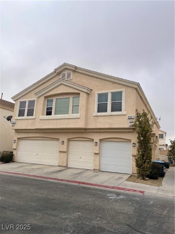 view of front of house featuring a garage