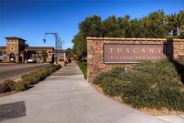 view of community / neighborhood sign