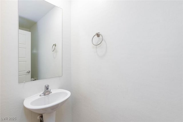 bathroom featuring sink