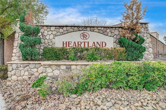 view of community / neighborhood sign