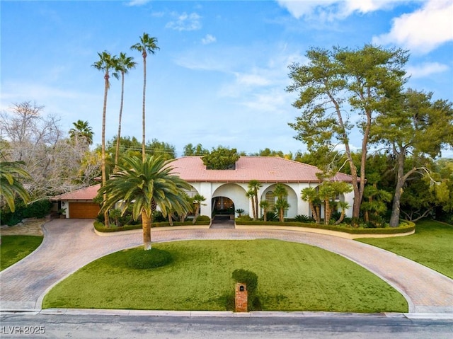 view of front facade with a front lawn