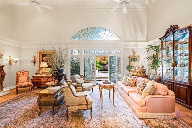 sunroom with ceiling fan