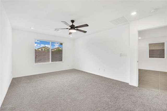 carpeted empty room featuring ceiling fan