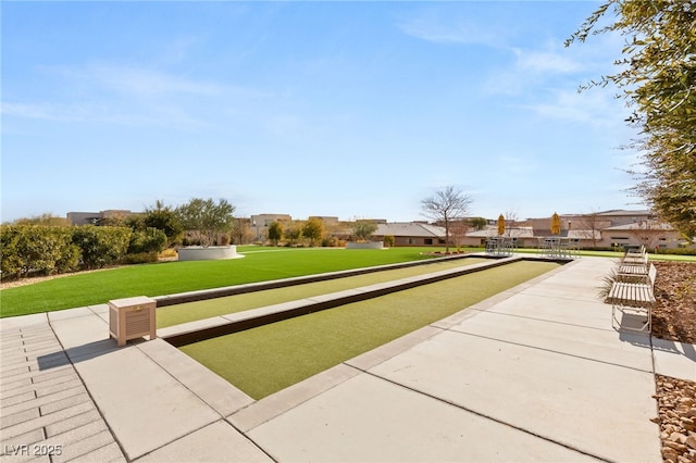 view of property's community featuring a lawn