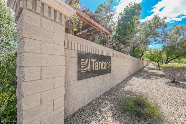 view of community / neighborhood sign