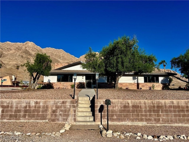 single story home featuring a mountain view