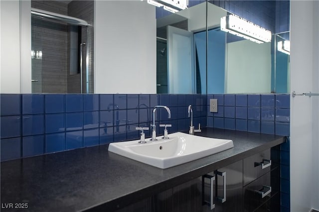 bathroom with sink and decorative backsplash