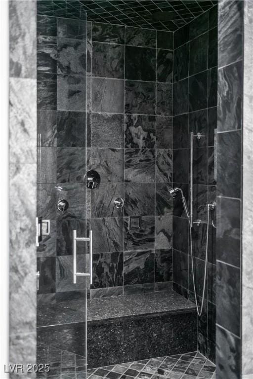 bathroom featuring tiled shower