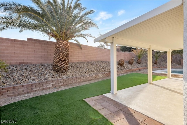 view of yard with a patio