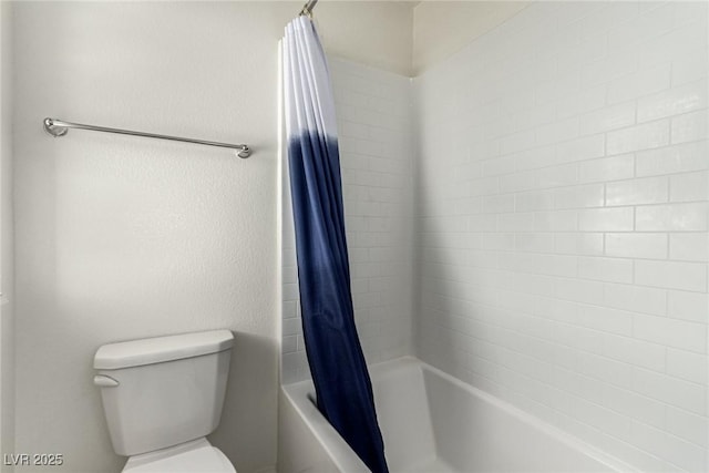 bathroom featuring toilet and shower / bath combo with shower curtain